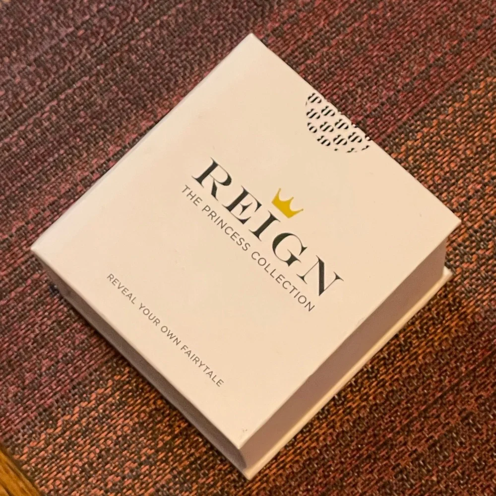 🆕 BOMB PARTY - Reign The Princess Collection - Drops of Beauty - Hoop Earrings 👑 - Picture 4 of 8